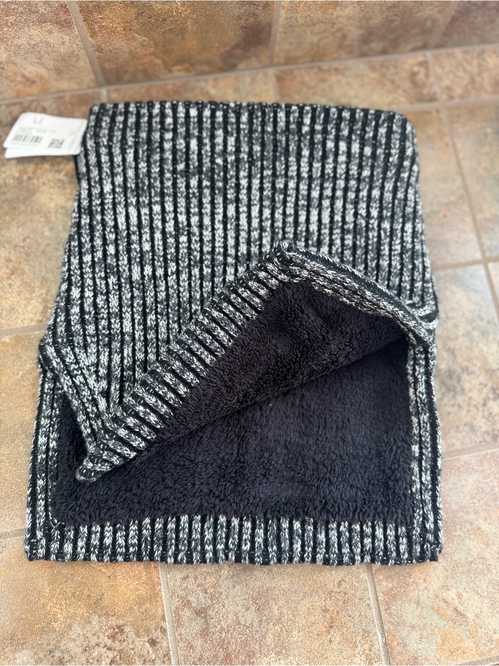 NWT Lululemon Textured Fleece-Lined Knit Neck Warmer Black White